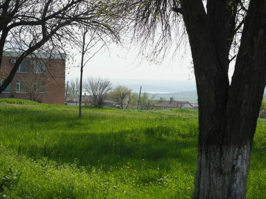 In the background the river can be seen — it marks the border.