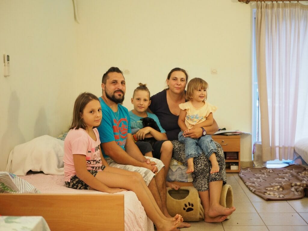 Familie Spiridis in ihrer Unterkunft…