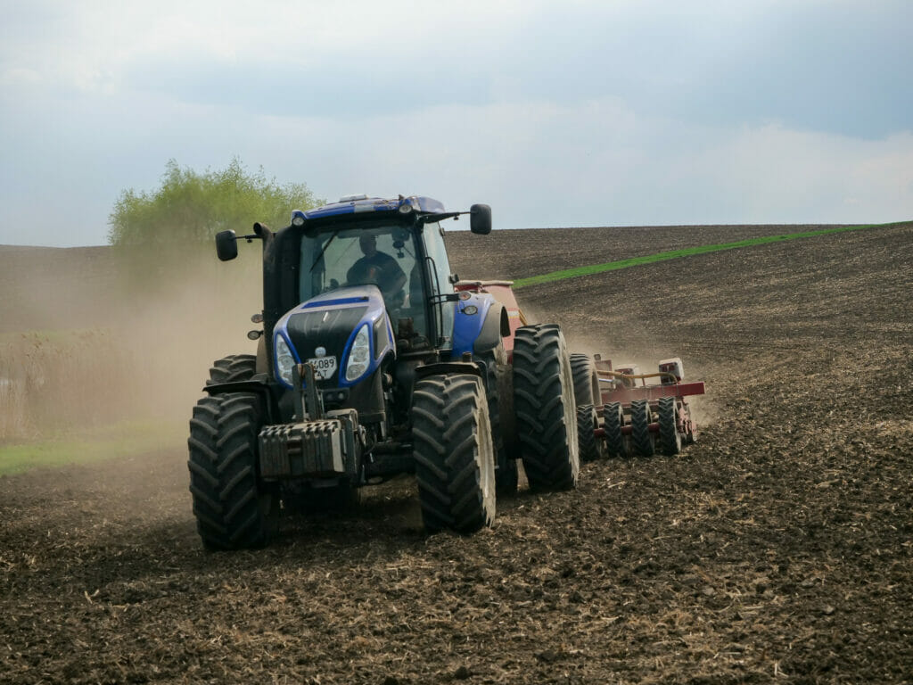 Michael Dihlmann bewirtschaftet in der Nähe von Iwano-Frankiwsk rund 550 Hektar Land. Dafür pendelt er zwischen seinem Biohof im Landkreis Stendal und der Ukraine. Er ist Landwirt in 14. Generation.