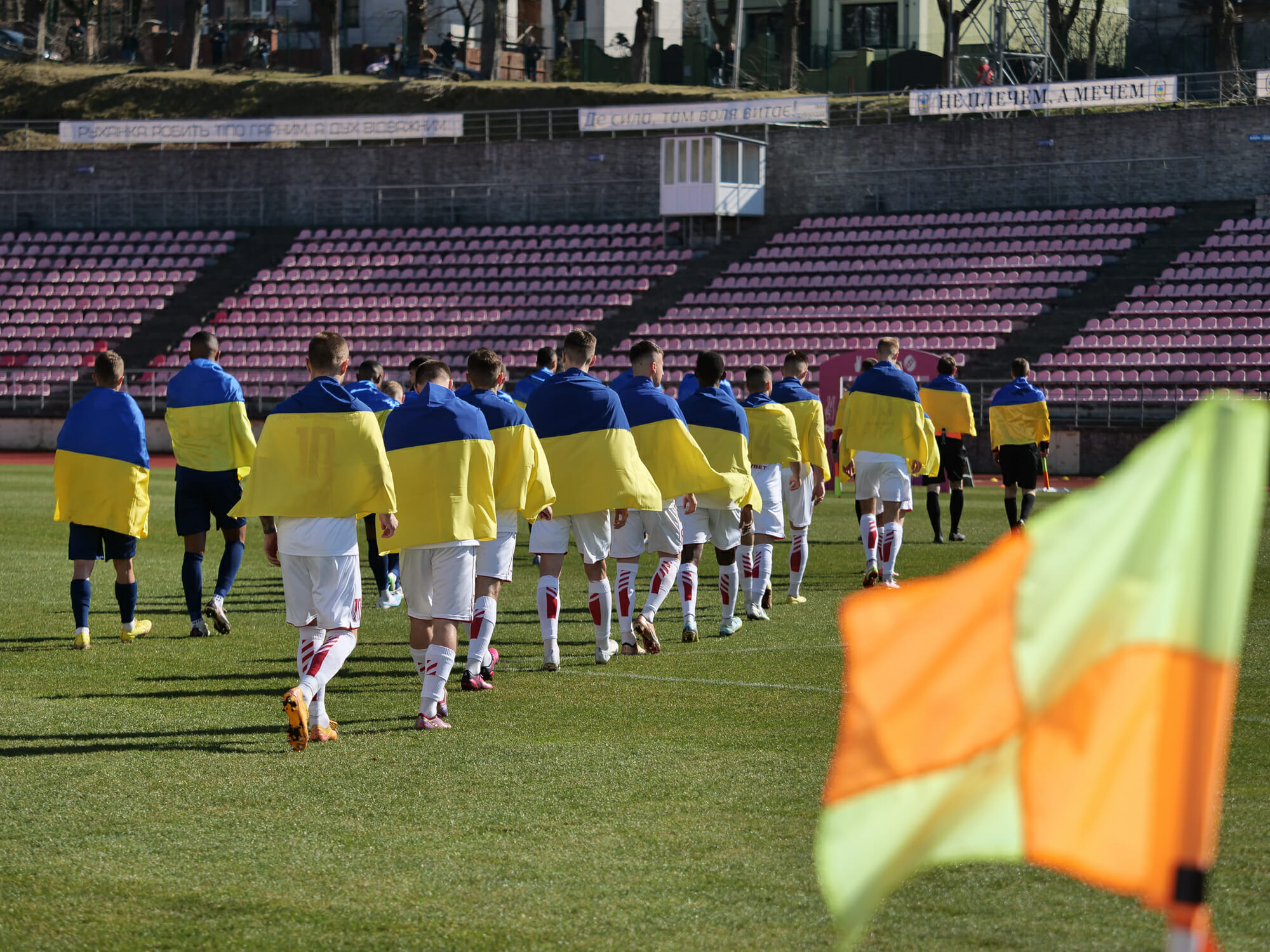 Krieg und Fußball: Besuch des Spiels FK Lwiw - FK Krywbas Krywyj Rih